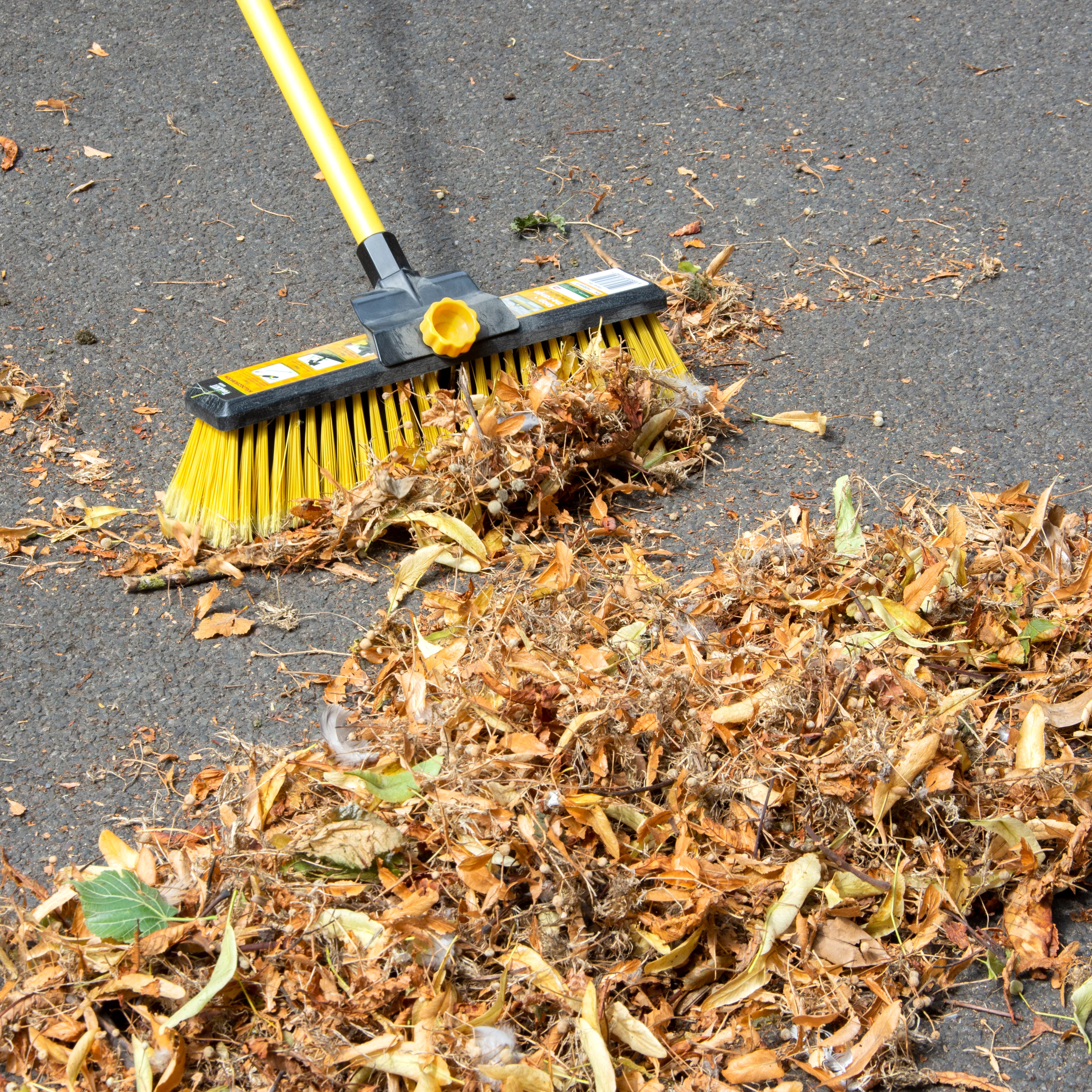 Broom & Dual Purpose Sweeper - TuuLKIT - Image 2