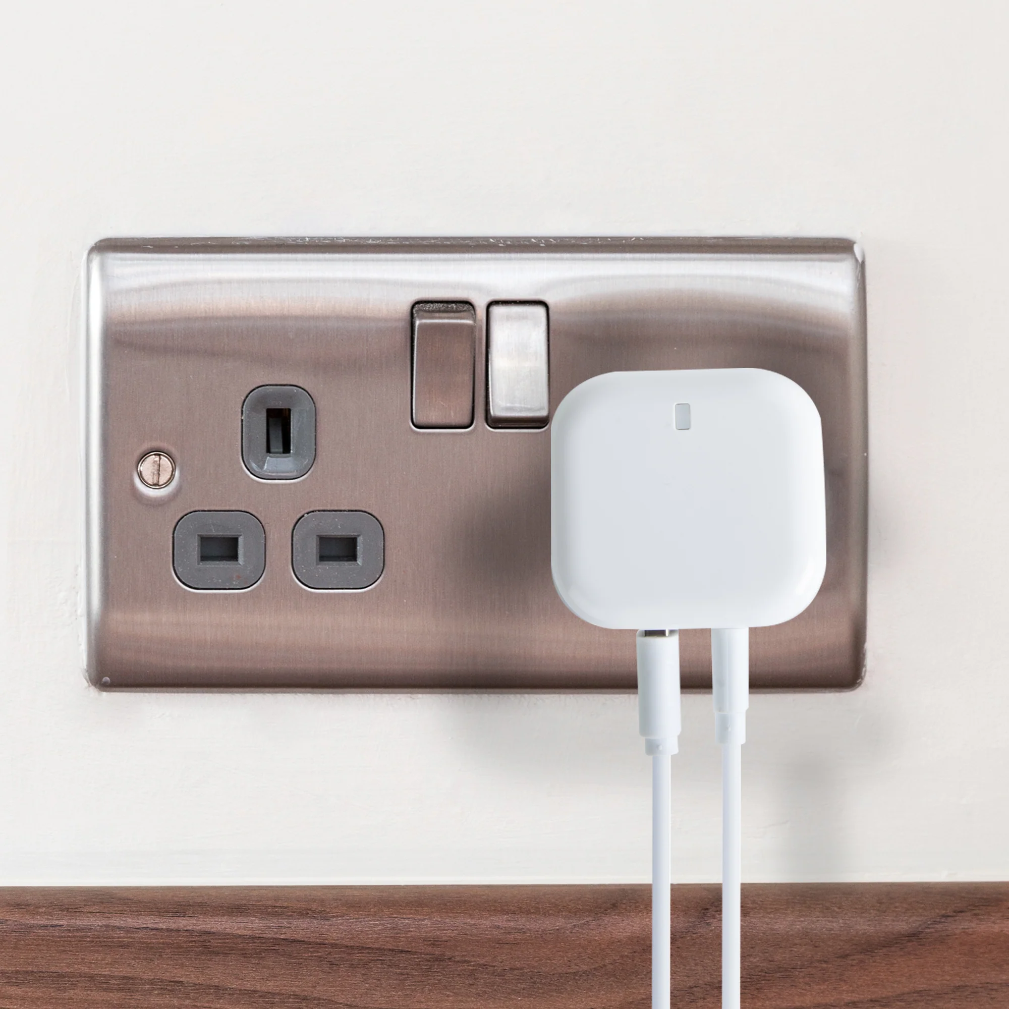 iN Tech 20W Type C and USB Fast Charger Compact Double Plug Adapter - Image 3