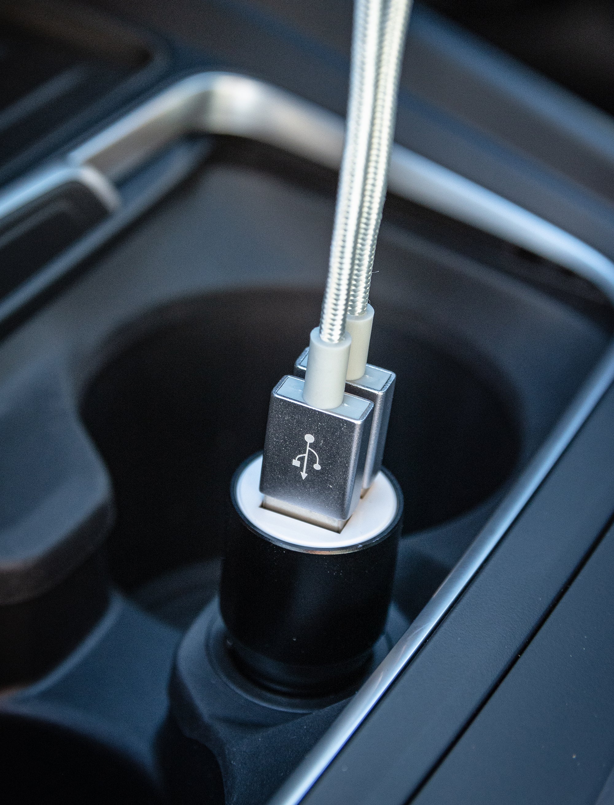 USB Car Adaptor (Black) - iN Tech - Image 4